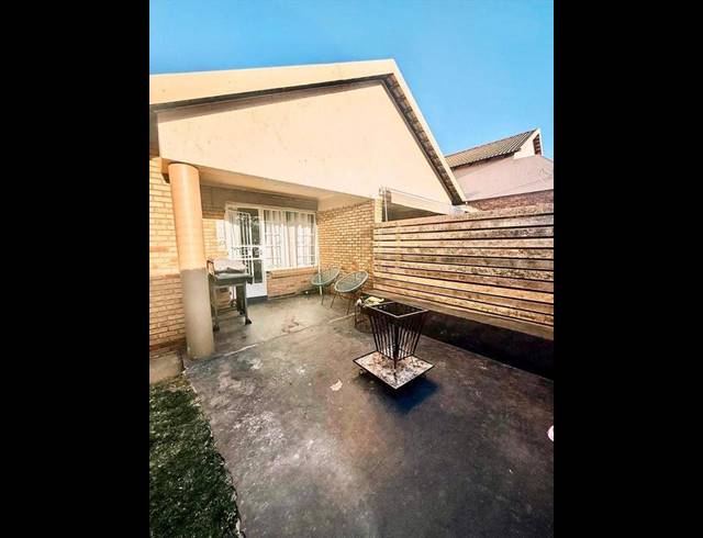 2 BEDROOM TOWNHOUSE FOR SALE IN JANSEN PARK